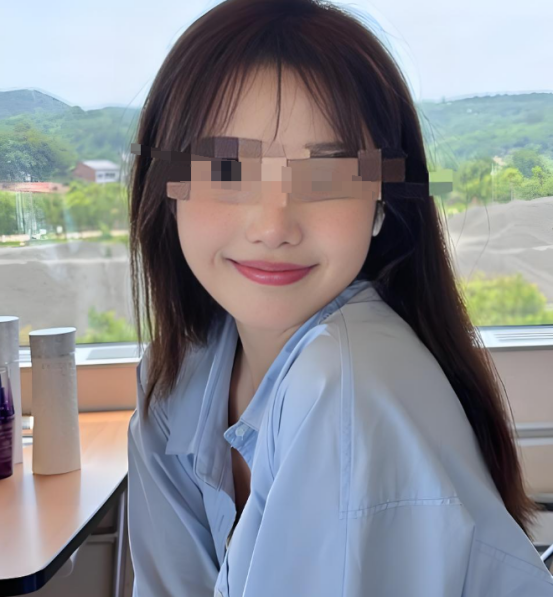 男子资助19岁贫困女大学生，女子读博后前来感谢，他打开门后愣住