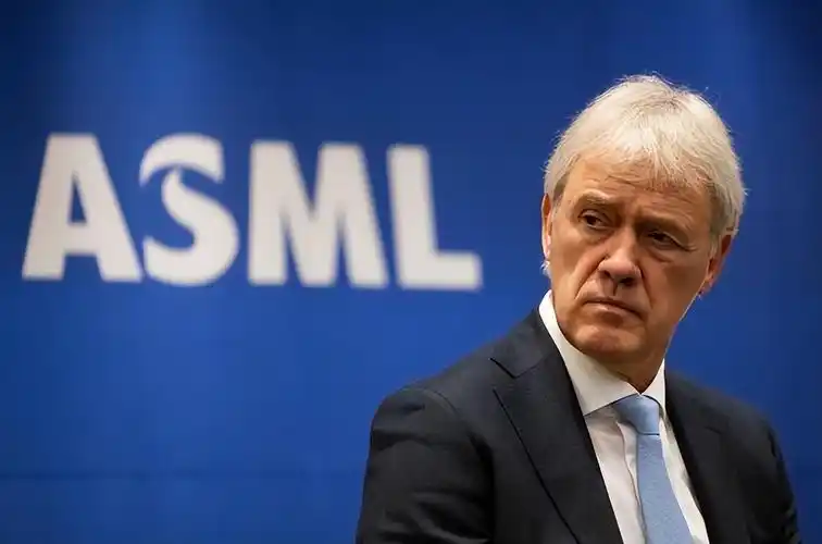 中国打出科技反制关键牌，ASML紧急应对，欧美科技霸权受挫