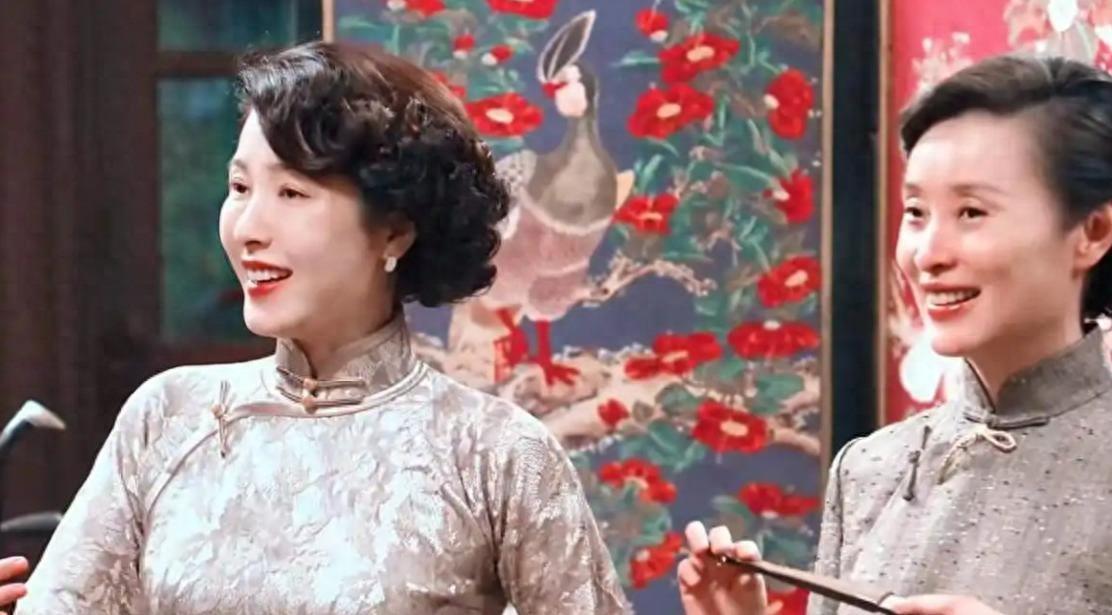 妈生脸VS医美脸：49岁曾黎与53岁吴越同框演技大比拼