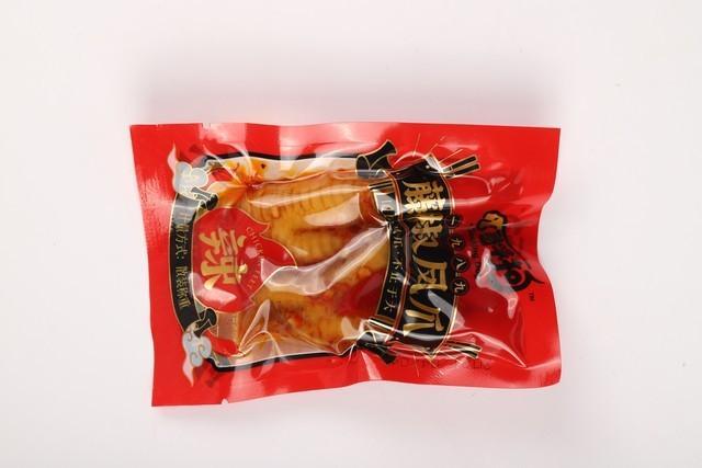 78年我下乡，借宿大队长家，半夜他闺女摸进我被窝：我身上冷