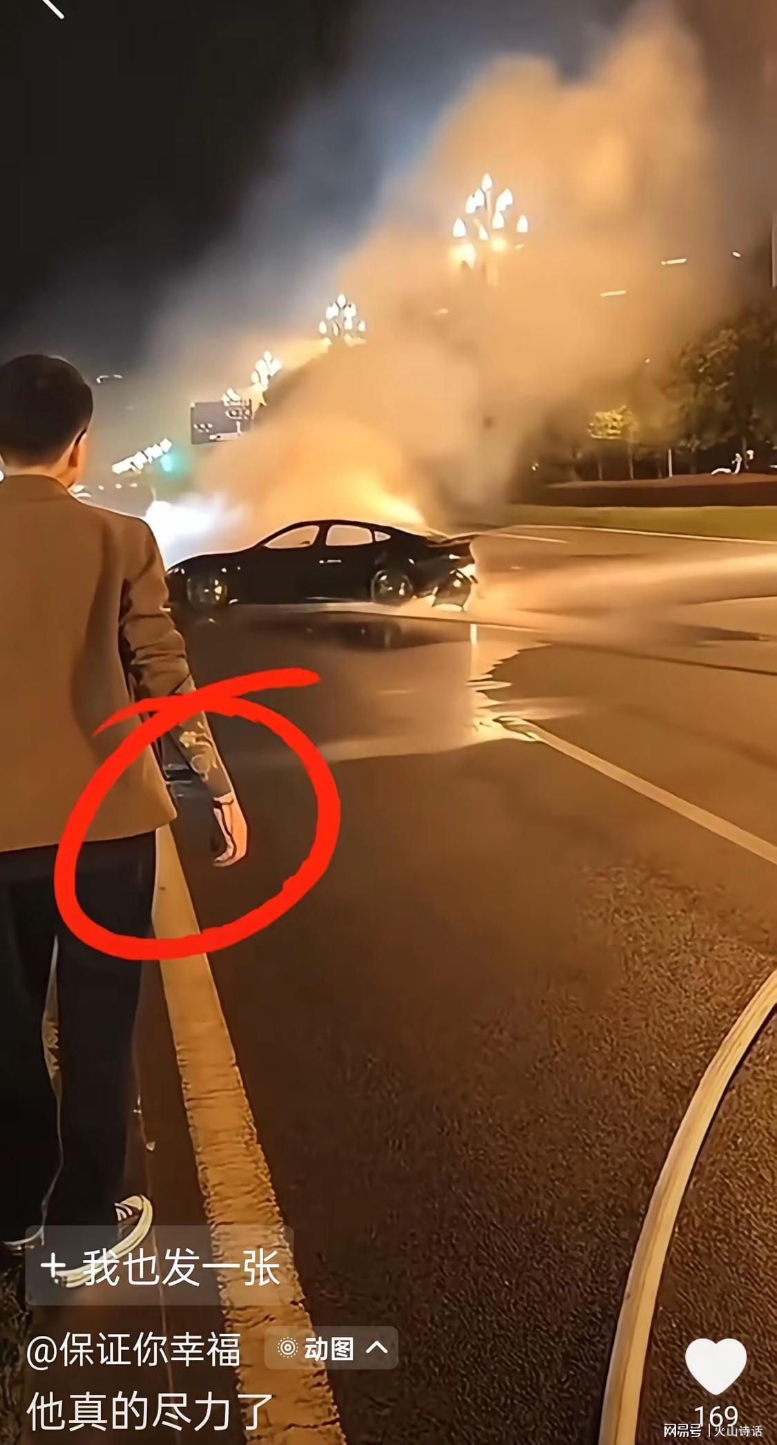 司机活活烧死！还原成都小米碰撞燃烧，一网约车临时变道或是诱因