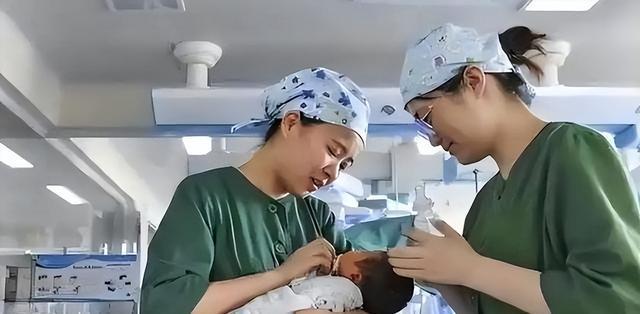 中国死亡人数攀升：2022-2024年数据解读与未来预测