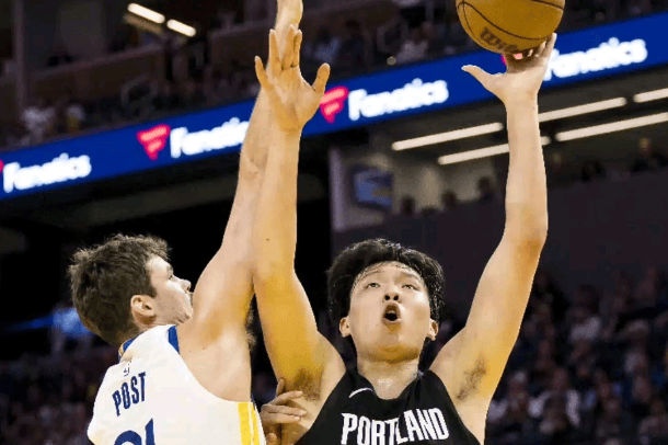 杨瀚森NBA首秀21分钟：数据背后的成长启示与朱芳雨犀利点评