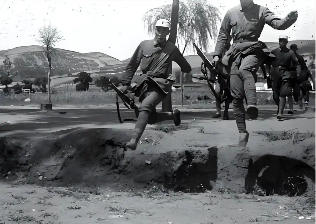 甲山战役：八路军被围时警卫员忆政委体罚，背后是怎样的故事？