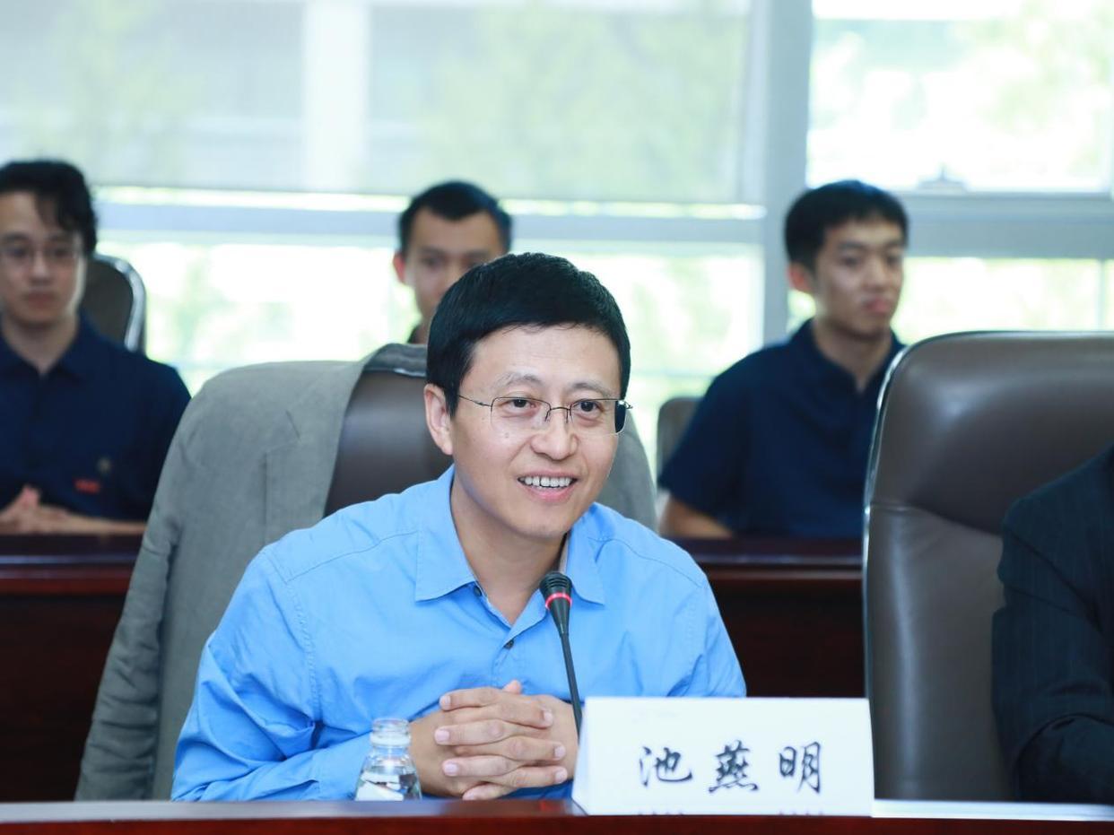 清华学霸套现10.5亿离场，4.8万股民血本无归的资本困局