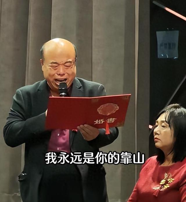 解清帅大婚引争议：母亲轮椅现身，嫂子着装遭误解