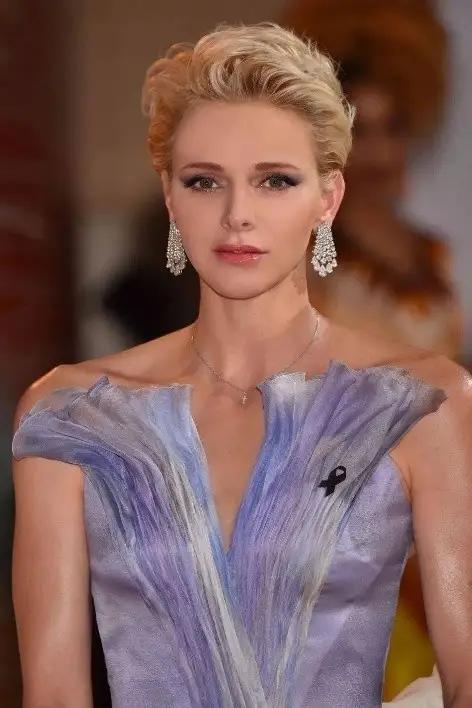 夏琳王妃启示录：放下爱情索求，人生自有丰盈