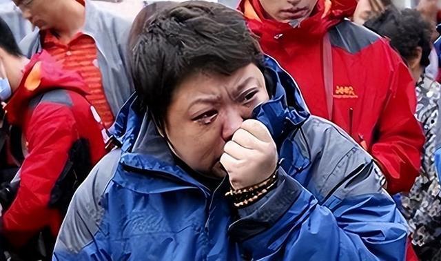 “藏”了30多年，韩红父亲竟是家喻户晓的他，怪不得都不敢得罪！