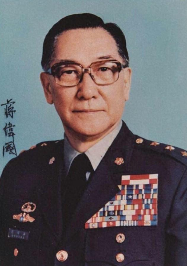 蒋纬国临终前爆料：蒋介石根本没有生育能力，蒋经国也不是亲生的
