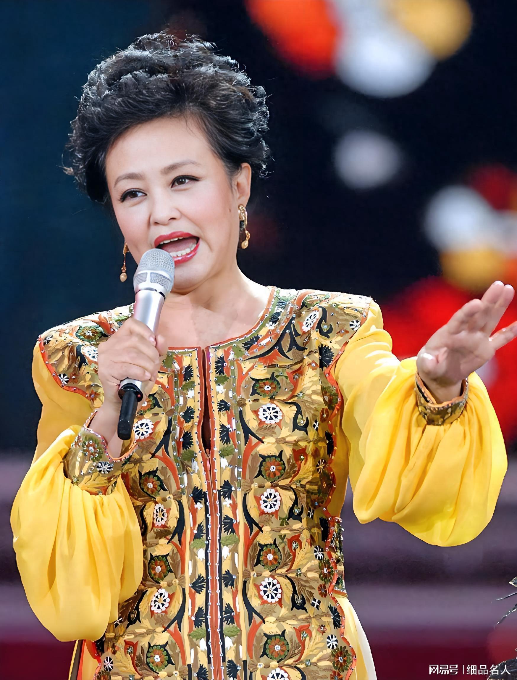 朱明瑛离婚后与妹妹一家断联之谜：背后故事揭秘