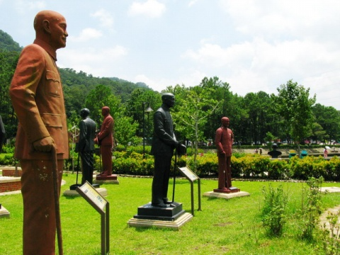 蒋介石一生最大的三个遗憾，爱错一人，杀错一人，放错一人