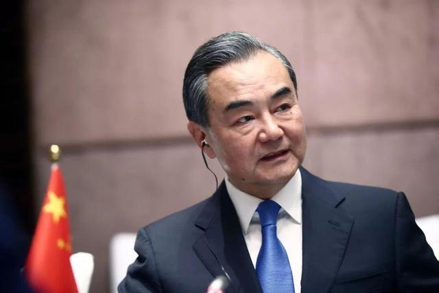 风向转变：王毅北京接待两国要员，美媒炒作中国50年布局