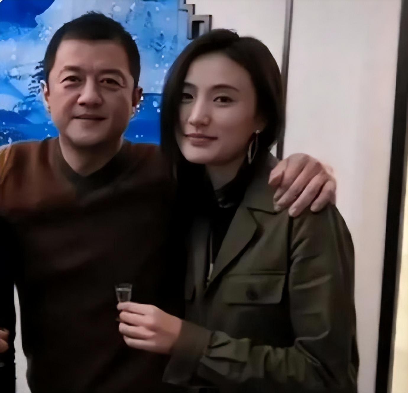 李亚鹏二度离婚，对两任妻子态度引热议，细节令人唏嘘