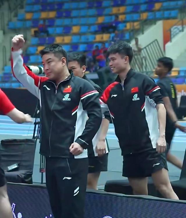 国乒男团3比2惊天逆转日本队，张本智和赛场失声