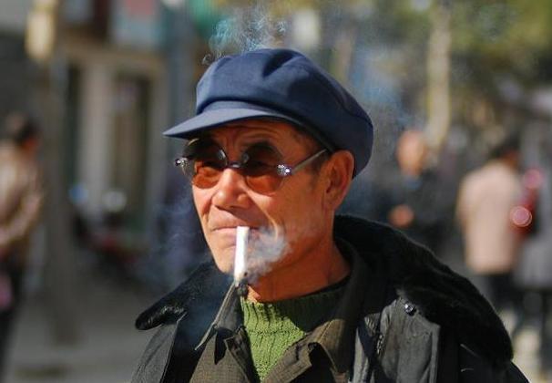 冬季戴帽子的健康影响：医生揭示4大身体变化