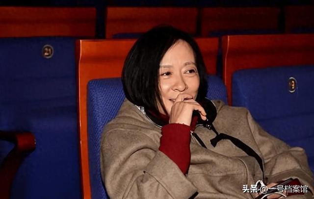 身家过亿的她，就连陈道明都得叫一声姐，如今因儿子“名声受损”