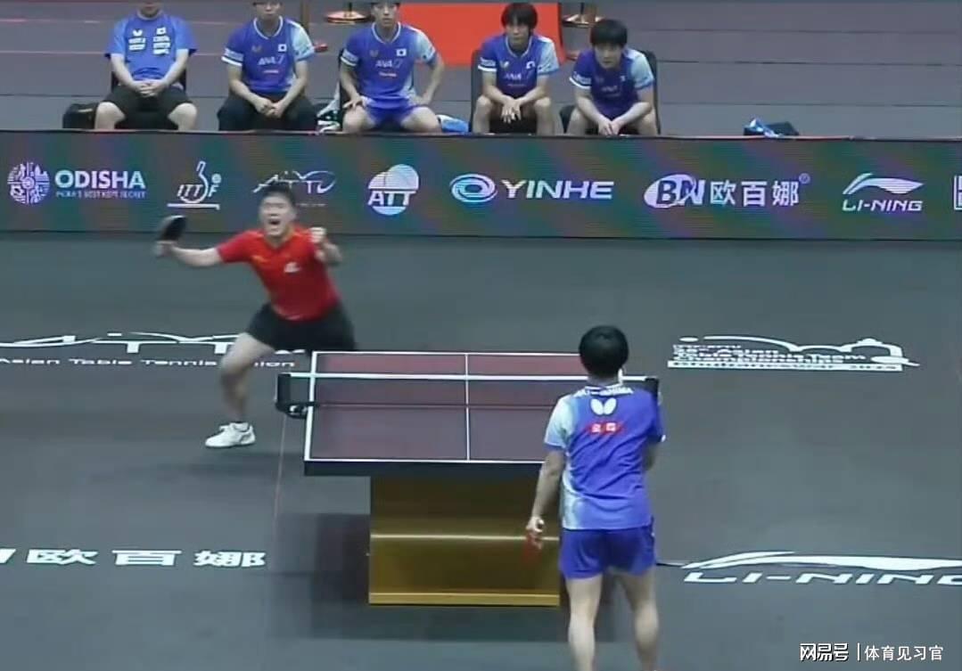 亚锦赛温情时刻：梁靖崑落泪背后，王楚钦暖心举动引爆泪点