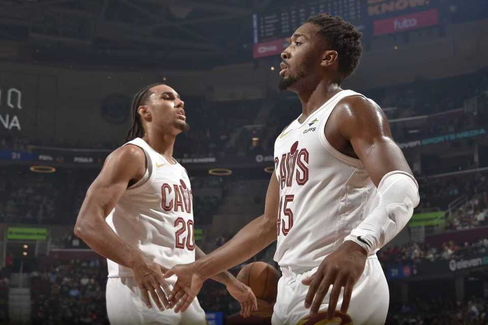 NBA季前赛：骑士6人得分上双力克活塞，终结3连败迎首胜