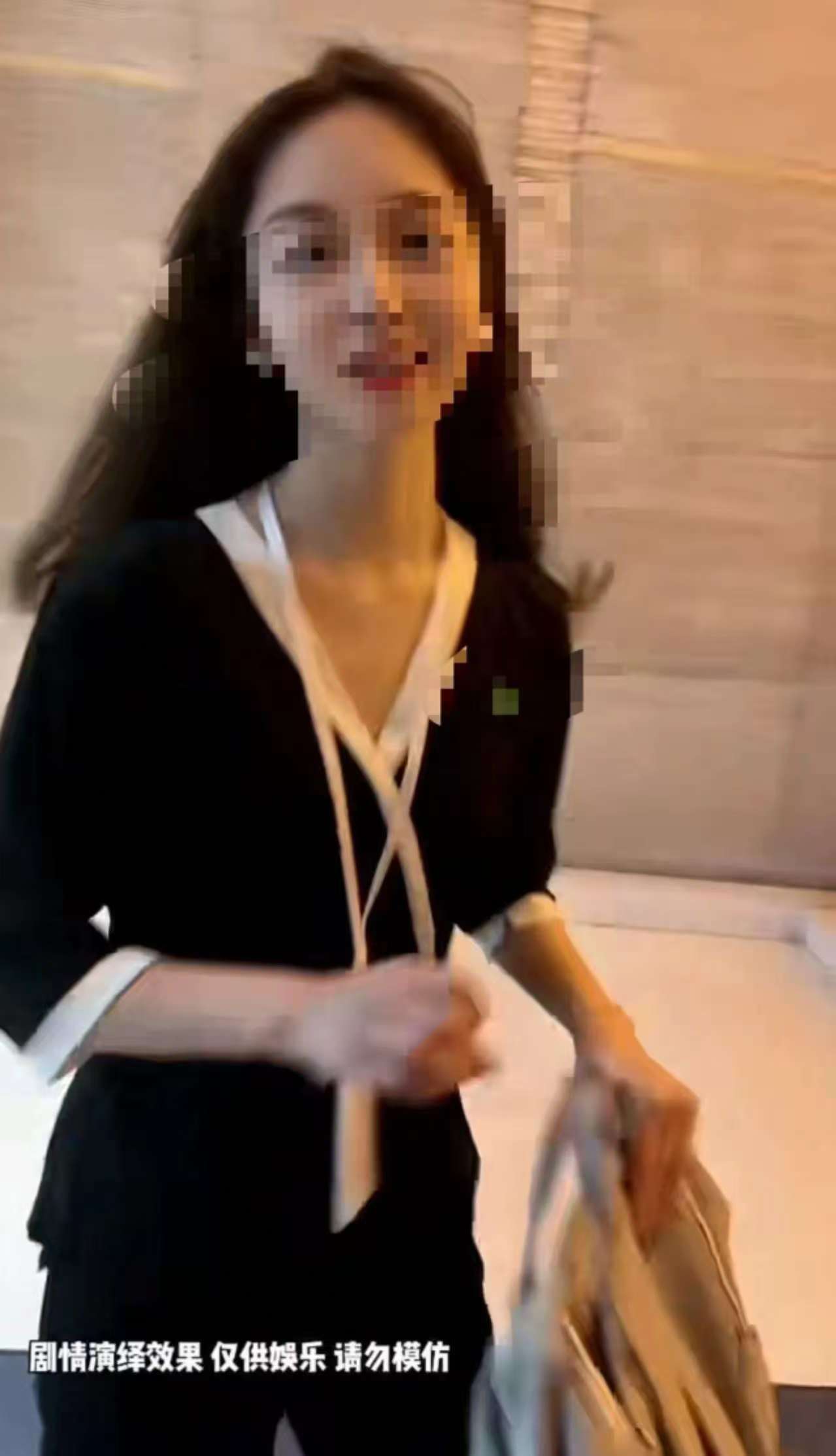 月入3万程序员与按摩女收入对比：打工人尊严与生存焦虑之争