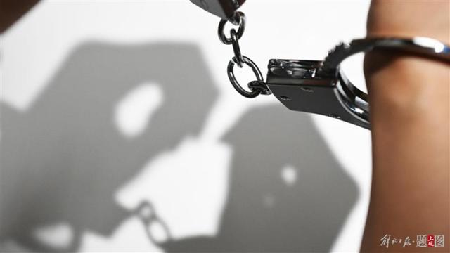 上海男子中近千万彩票后挥霍殆尽，诈骗300余万被公诉