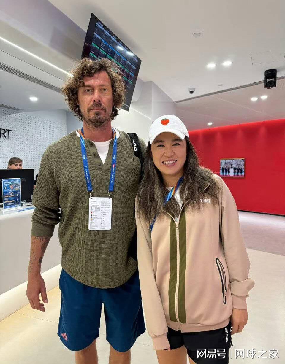 朱琳追星萨芬终圆梦：从美网遗憾到中网成功合影