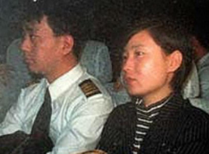 1998年机长劫机事件：袁斌因分房不满携妻逃台结局惨痛