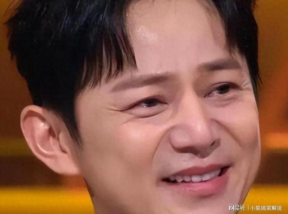 人前光鲜人后心酸！51岁的何炅自曝非常痛苦，如今谁都救不了他