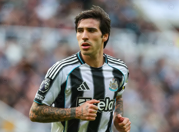 巴黎圣日耳曼正式加入托纳利争夺战，或向纽卡提出报价