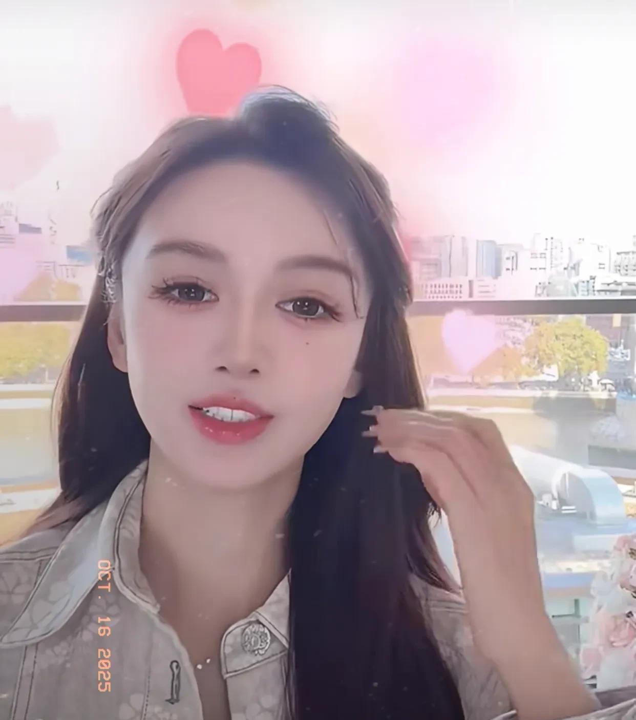 叶柯自曝每月敷70片面膜，日戴隐形眼镜8天引热议