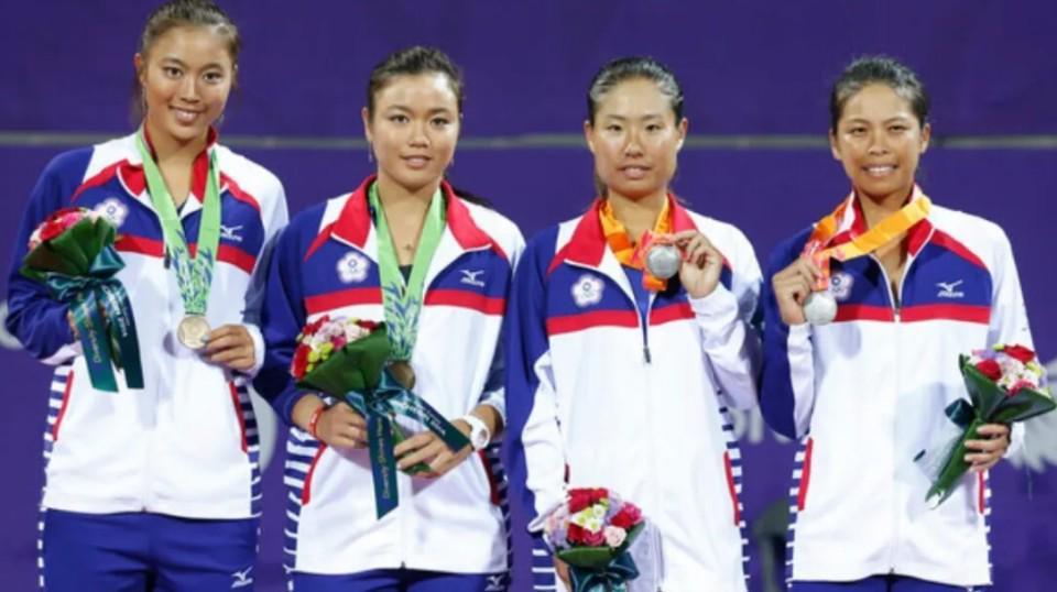 十年恩怨未解！谢淑薇再拒握手詹家姐妹，网球场上的世仇盘点