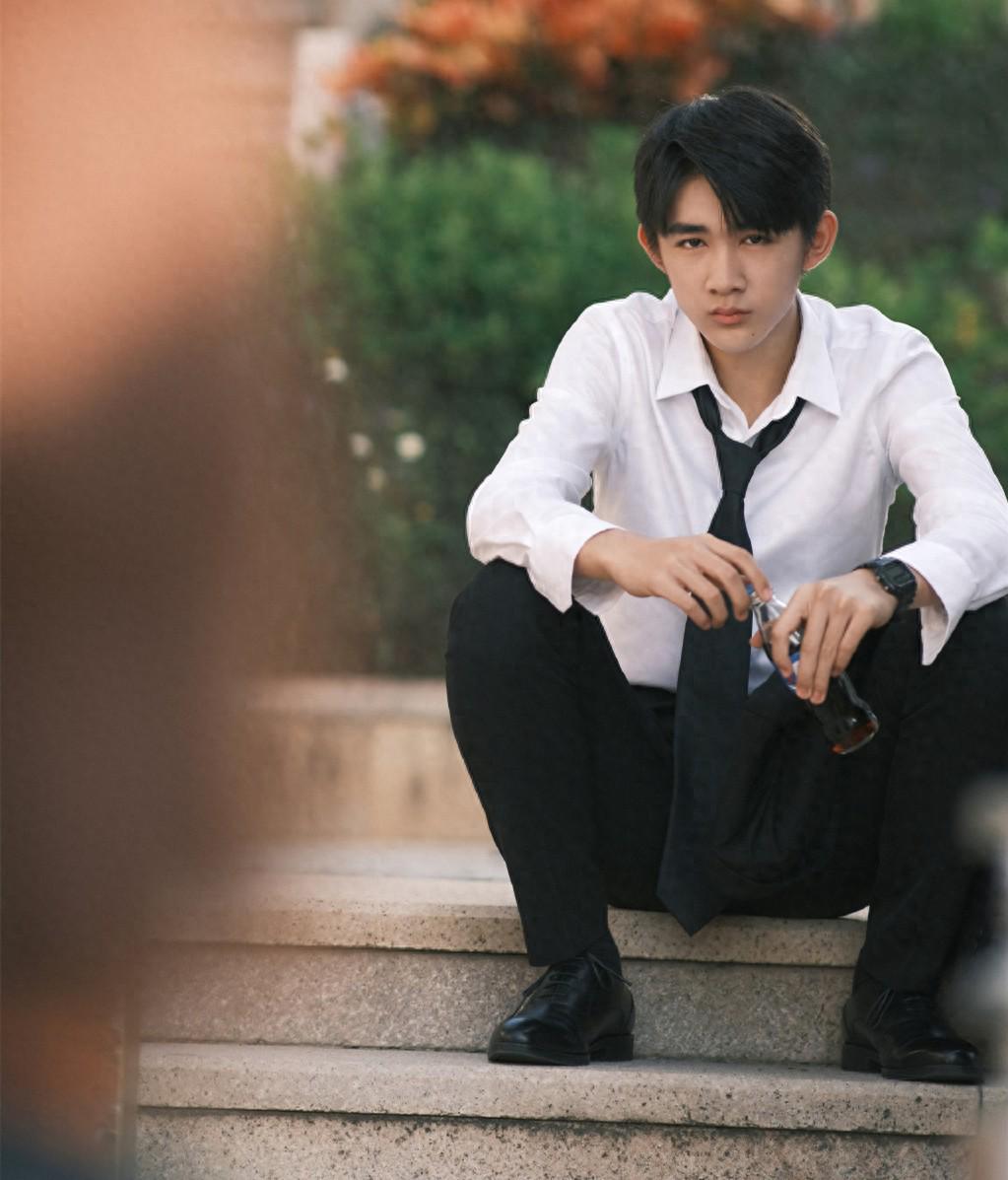 荣梓杉被前女友李禹熹揭露真面目，恋情丑闻引发热议