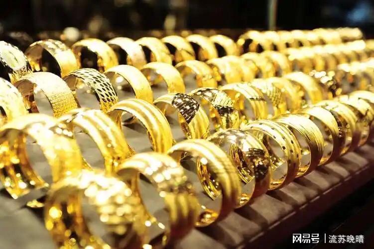 黄金暴涨下的最大受害者：准新人婚期因金价受阻