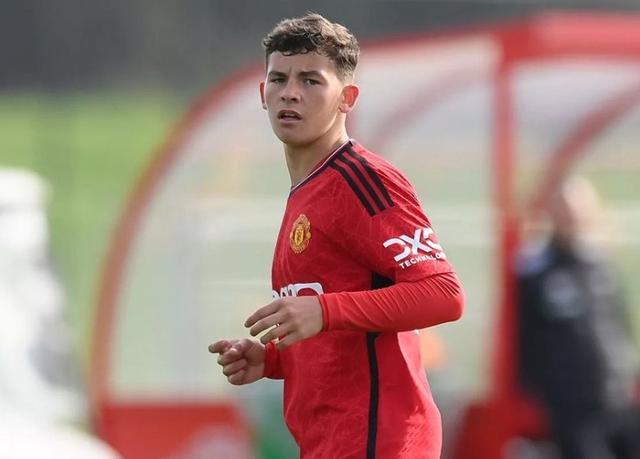 阿莫林与曼联新星莱西深度交流，对其未来寄予厚望