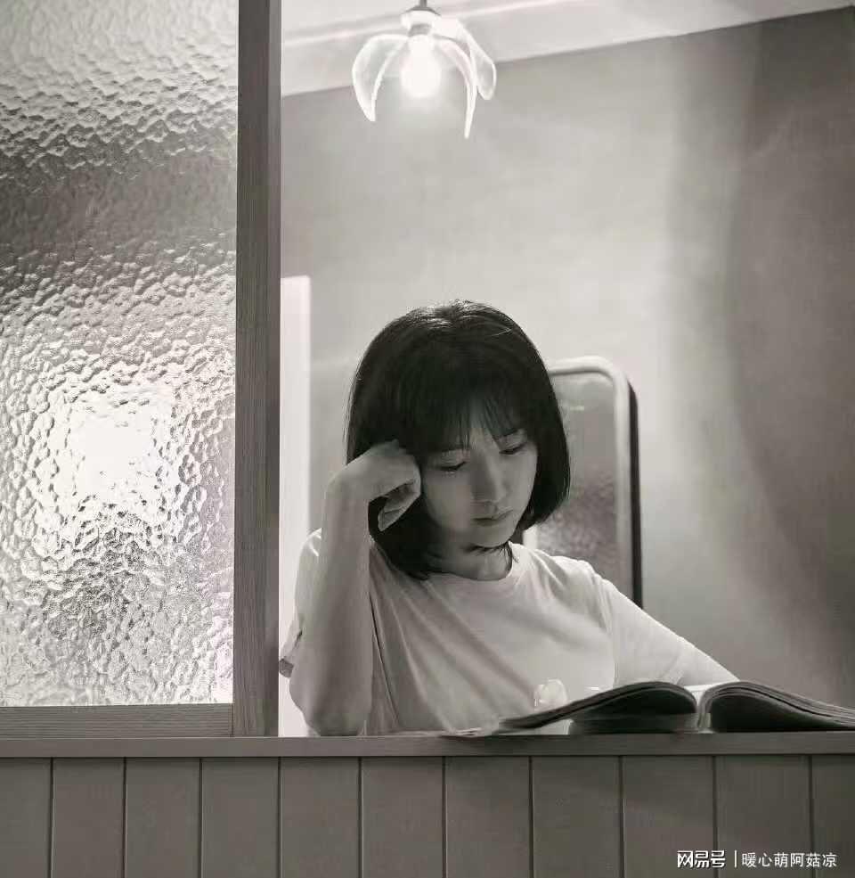 《余生有涯》热播：37岁毛晓彤演技炸裂，颜值反成配角