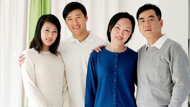 凤凰男AA制婚姻9年，母亲病重后终悔悟：金钱难换真情