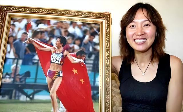 退役移居美国，三个孩子三个爹，52岁“东方神鹿”王军霞现状如何