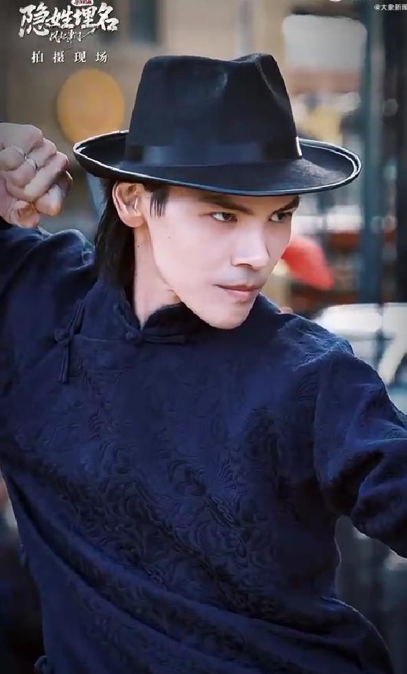 向佐民国武打短剧引热议：全程无替身无特效，展现硬核实力