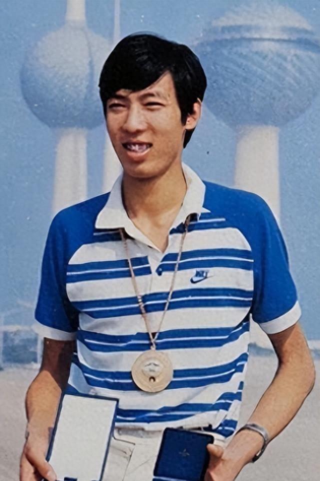 跳高冠军朱建华：退役后移居美国，为谋生再返祖国，后续发展如何