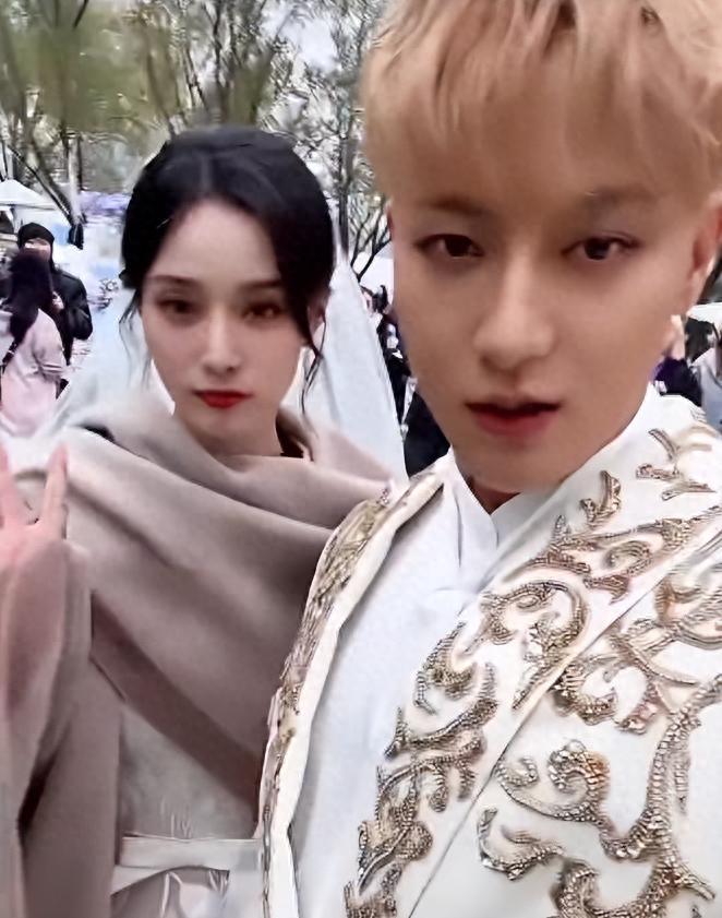 黄子韬与徐艺洋结婚真相：颜值与年龄之外的情感密码