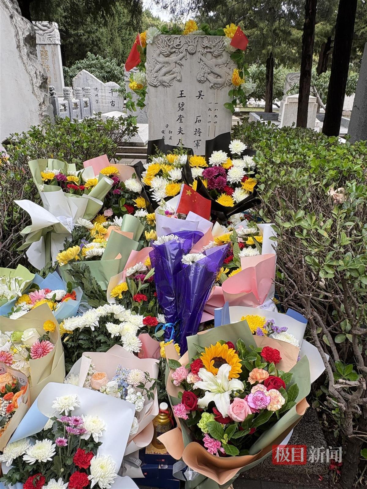 《沉默的荣耀》收官在即，吴石墓前鲜花簇拥，民众自发祭拜
