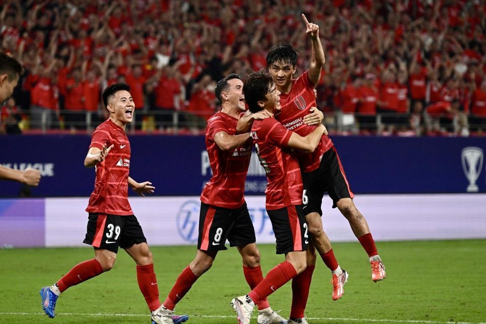 蓉城豪取10场不败！紧追海港仅差2分，5战梅州全胜创6大纪录