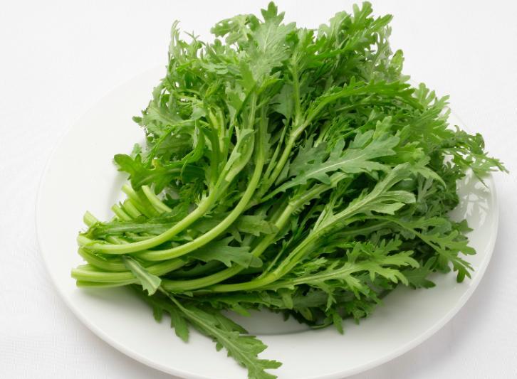 茼蒿的五大健康功效：医生推荐常吃这种绿叶菜