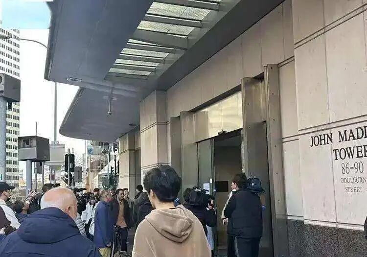 澳洲杨兰兰三次拒出庭背后：法律程序与公众正义的碰撞