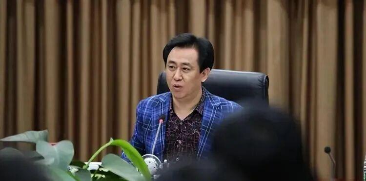 许家印的堕落轨迹：官瘾、钱瘾与道德失守的警示