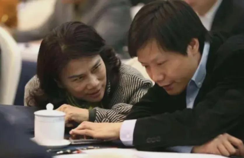 董明珠再掀热议：为雷军小米汽车事件添新火