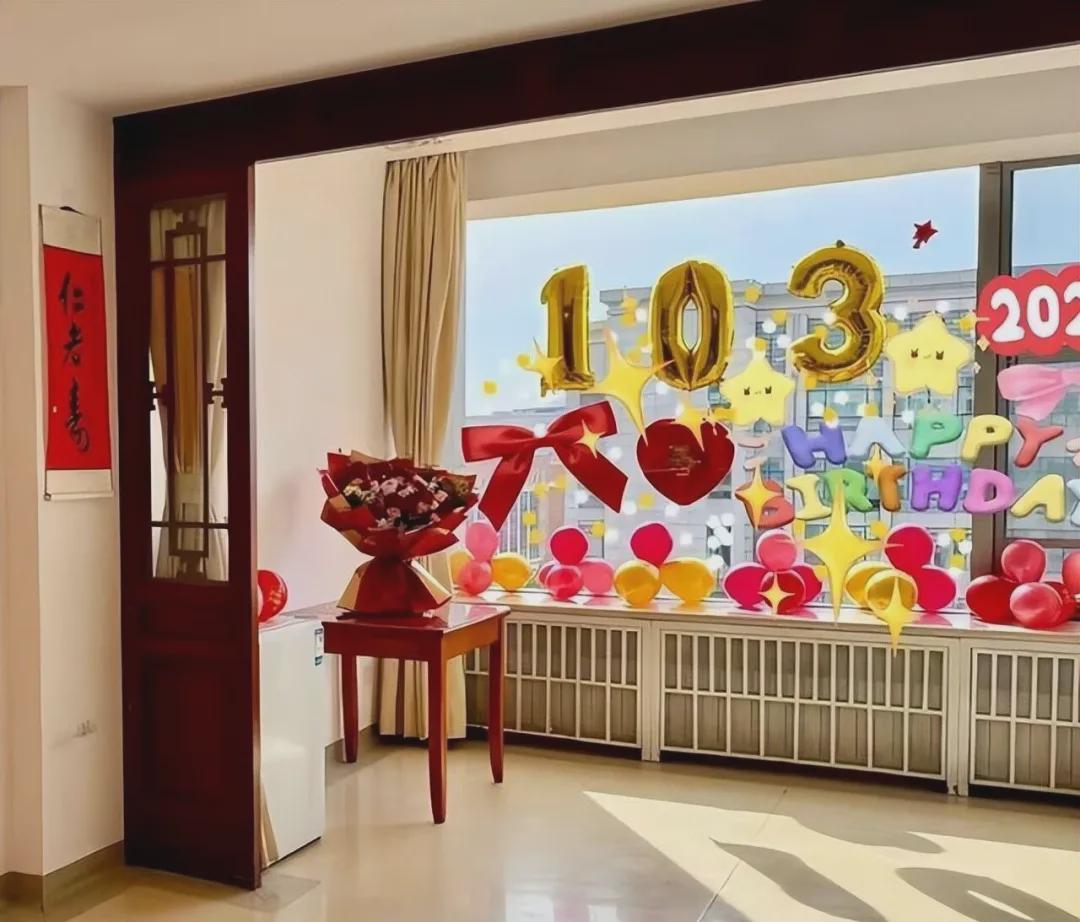 杨振宁103岁寿辰：妻子翁帆16年早睡早起守护背后的故事