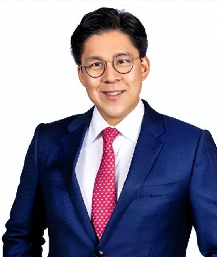 霍启刚婚后生活：凌晨五点为妻子煲汤，自豪是“郭晶晶的丈夫”