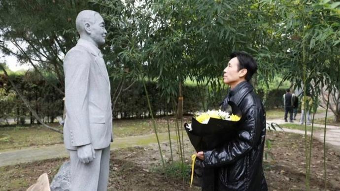 于和伟致敬吴石将军：铭记历史，共盼统一