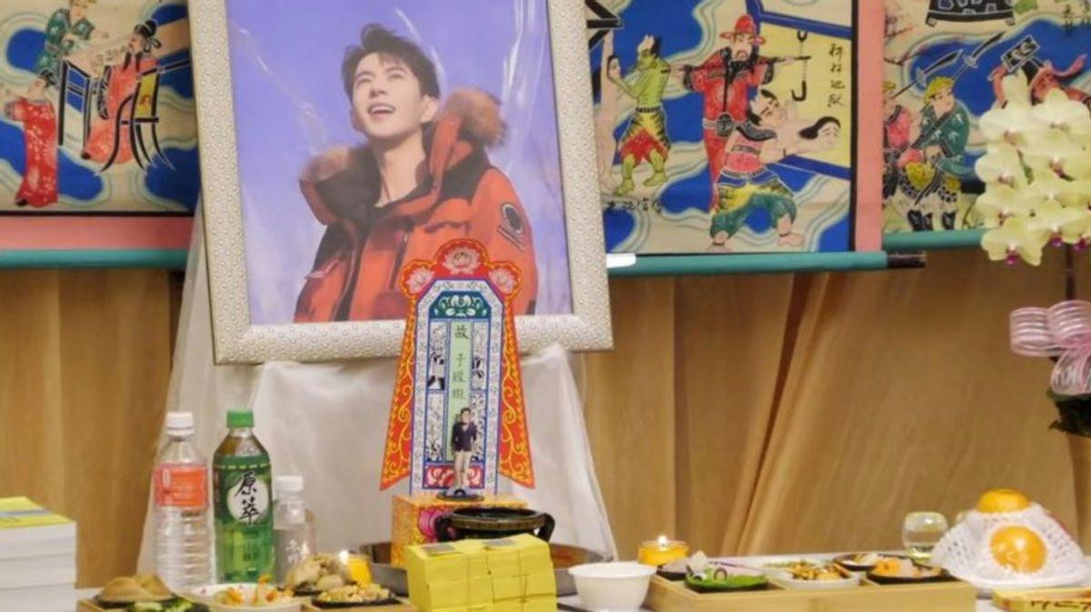 于朦胧恩师孙德荣为其办追思会，跪地痛哭全场动容