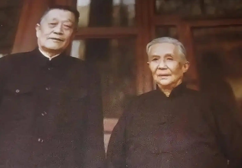 杜聿明与曹秀清合影